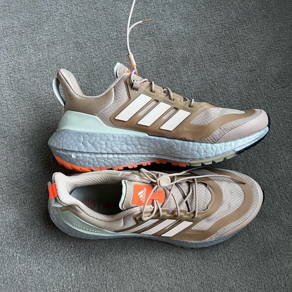 Gold Adidas Ultraboost 22 COLD.RDY 2.0 Running Shoes - Size 8 - Picture 7 of 12